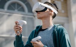 Punya Bisnis Kecil? Ini Teknologi yang Bisa Bikin Kamu Besar: AR dan VR