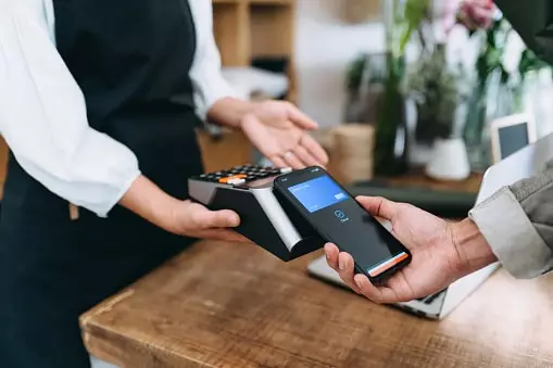 ilustrasi contoh aplikasi e-wallet