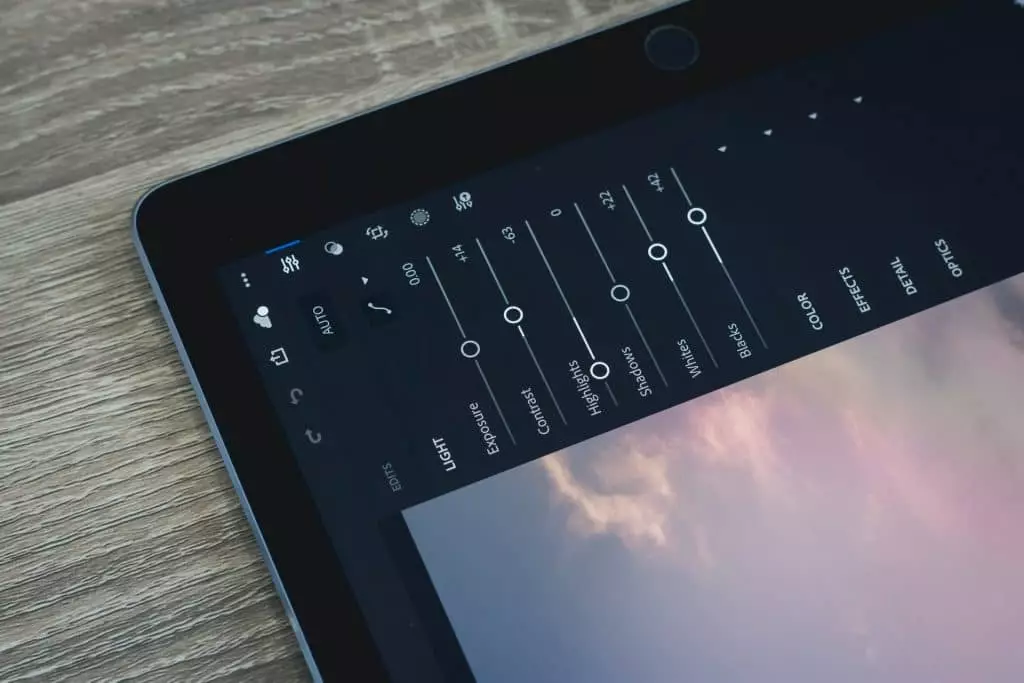 ilustrasi cara menggunakan lightroom